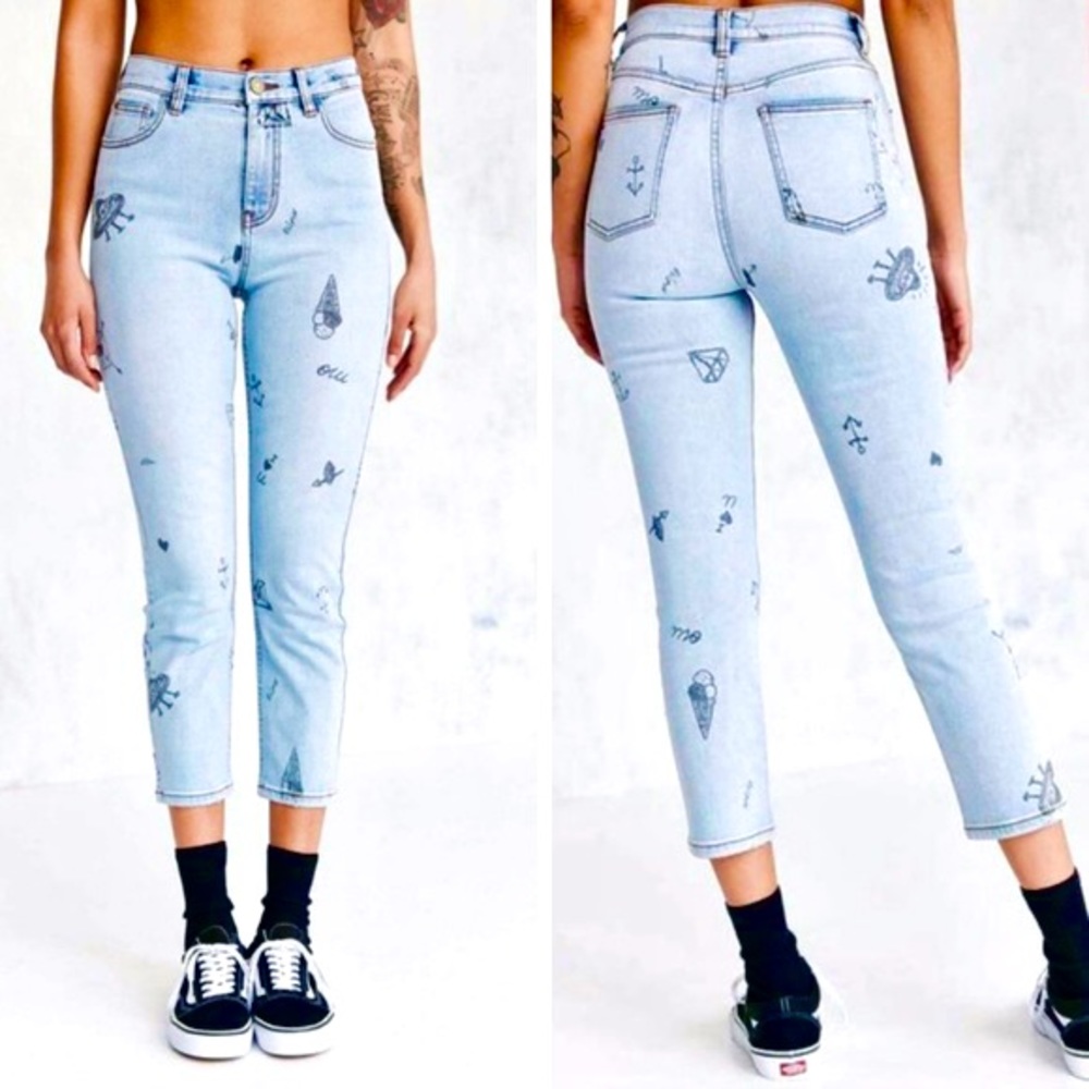 💎⚓️Urban Outfitters BDG Graffiti Jeans sz 27🍦💘